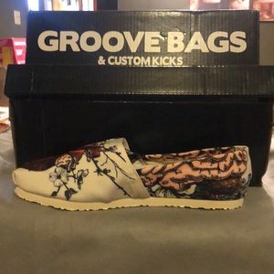Groove bags Vintage anatomy Slip on flat in size 7 and 6.5. Sold separately.
